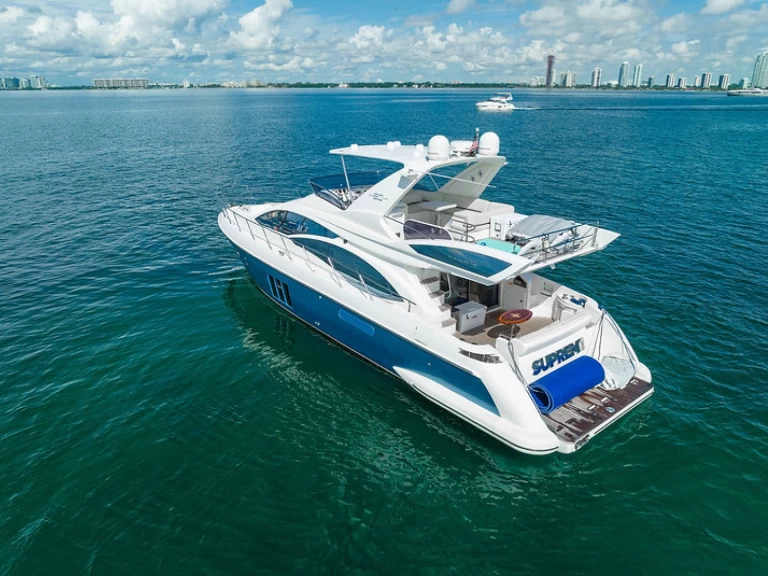 Boat rental Azimut AZIMUT FLYBRIDGE 60 in Miami Beach on Samboat