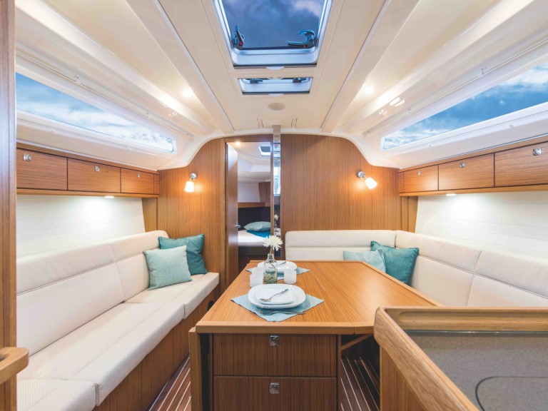 Bavaria Cruiser 37 in Zadar on SamBoat