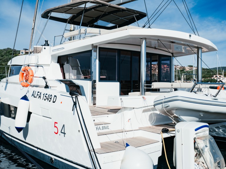 Yacht charter Furnari cheap Bali 5.4