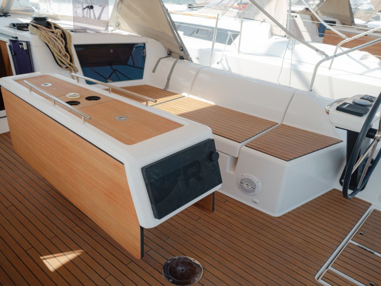 Yacht charter Skiathos cheap Dufour 430