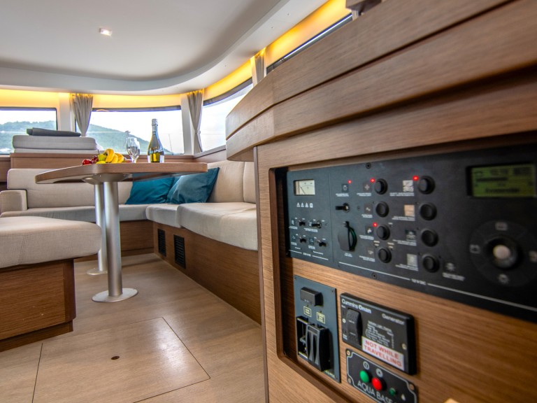 Yacht charter Skiathos cheap Lagoon 42