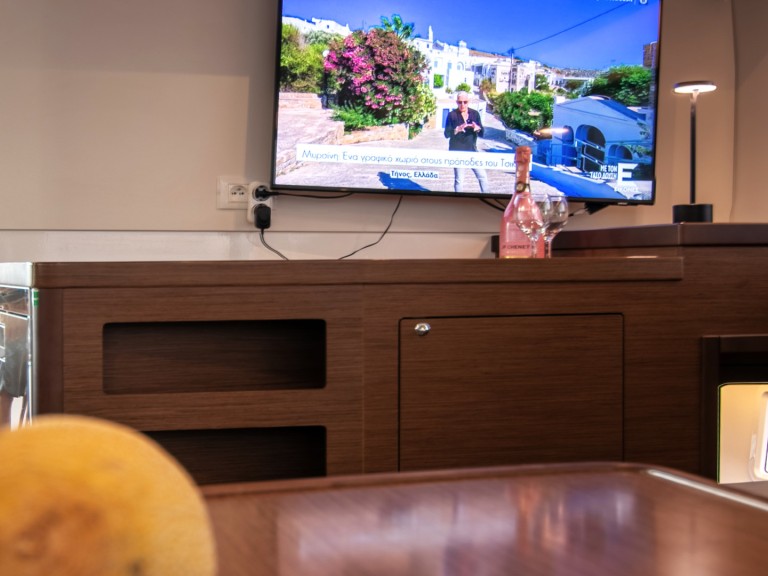 Catamaran rental in Skiathos - Lagoon Lagoon 42