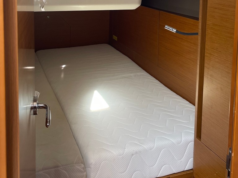 Sailboat rental with or without captain Jeanneau Skiathos