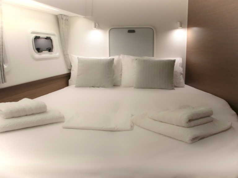 Catamaran rental in Alimos - Lagoon Lagoon 42