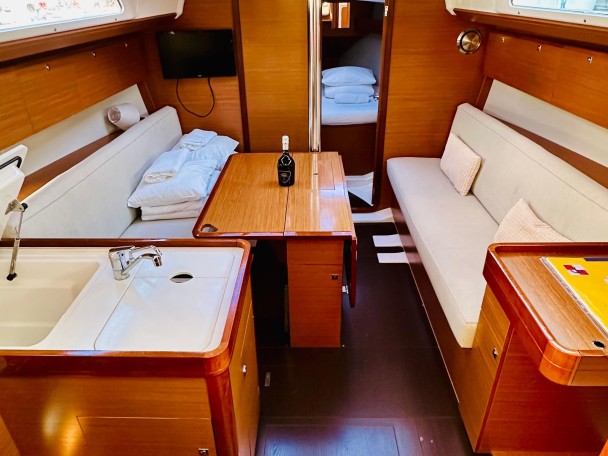 Dufour Dufour 360 Grand Large charter bareboat or captained in  Primošten