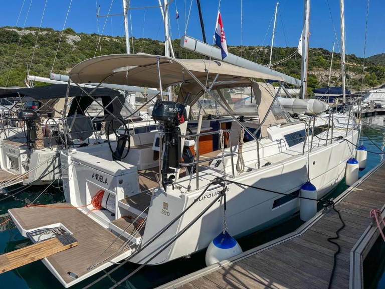Bareboat Rental Sailboat Dufour with a boat licence