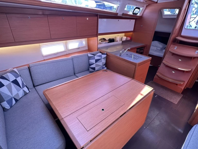 Sailboat rental in Primošten - Dufour Dufour 390 GL