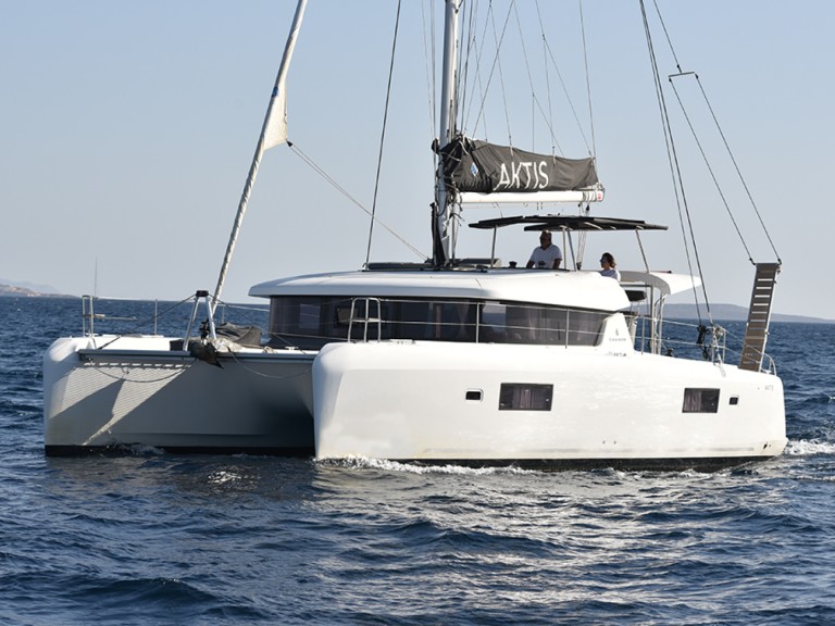 Boat rental Lagoon Lagoon 42 in Alimos on Samboat