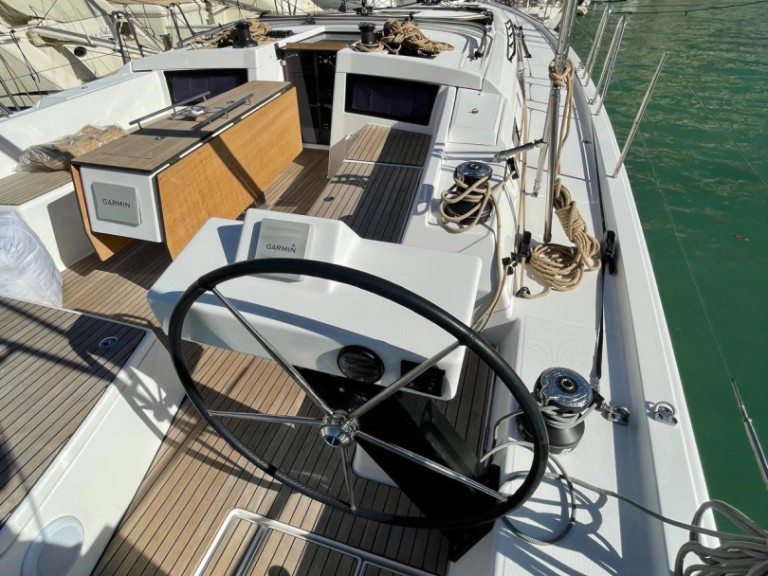 Sailboat for rent Cagliari at the best price