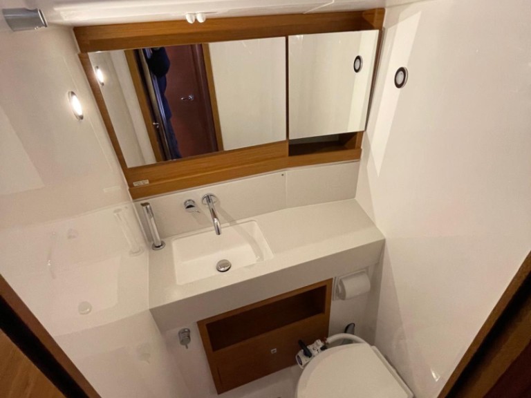 Sailboat for rent Cagliari at the best price