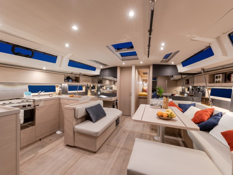 Sailboat for rent Oyster Pond at the best price