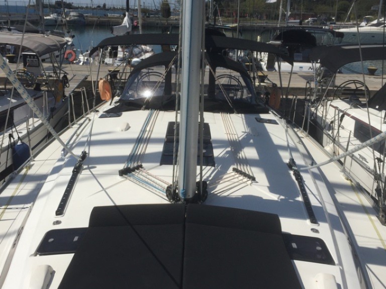 Sailboat for rent Skiathos at the best price