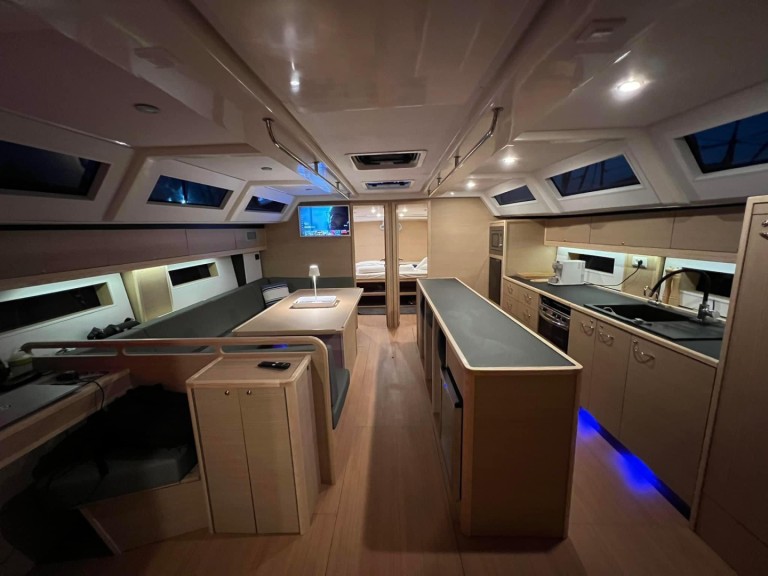 Sailboat for rent Salerno at the best price