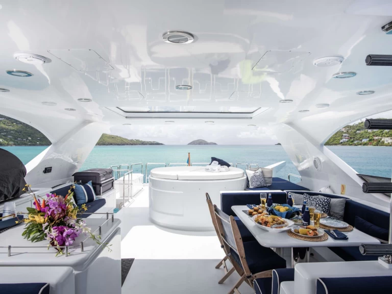 Bareboat Rental Luxury Yacht Intermarine Savannah with a boat licence