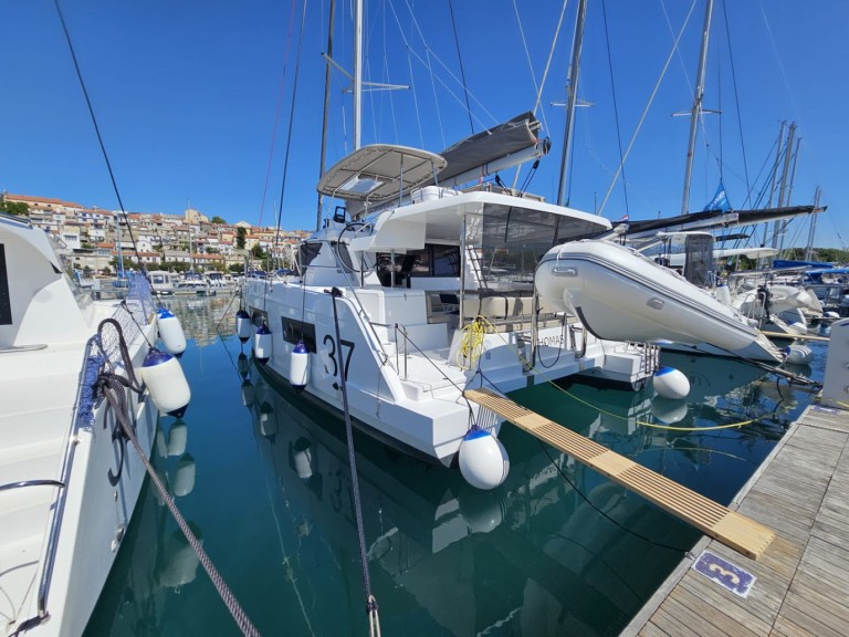 Boat rental Aventura Aventura 37 in Novi Vinodolski on Samboat