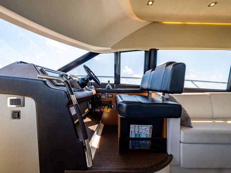 Yacht charter Nassau cheap Whiskey &amp; Waves