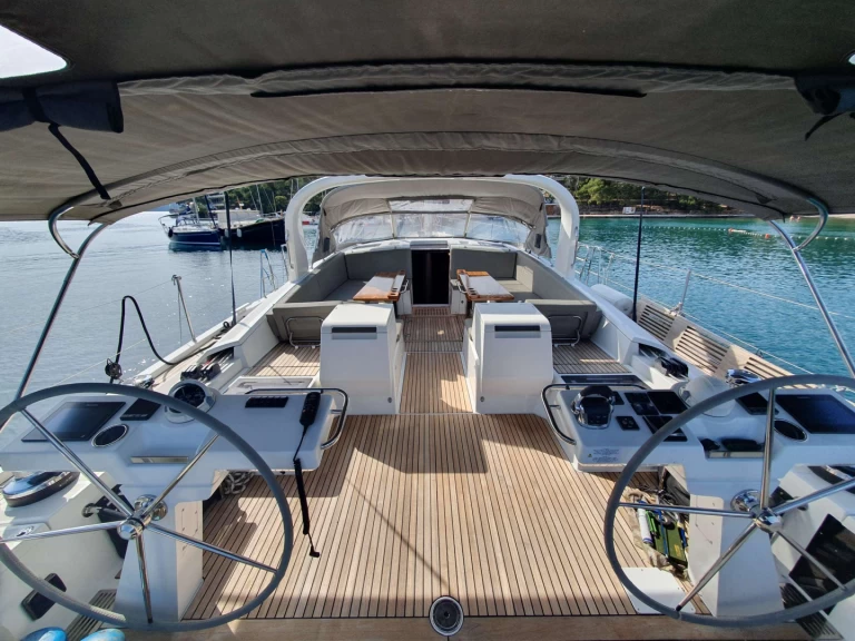 Luxury Yacht for rent Stari Grad at the best price