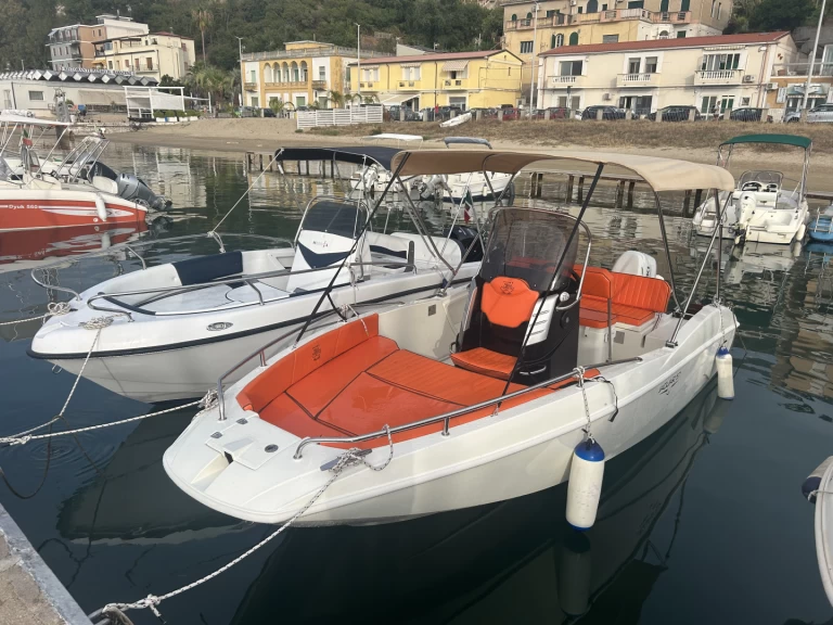 Boat rental Prua al vento Jaguar 5.7 in Italy on Samboat