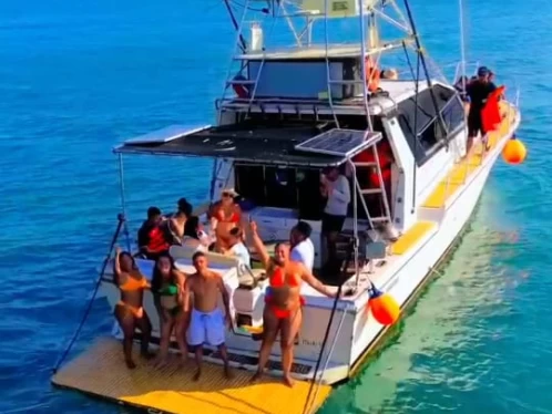 Motorboat for rent Armação dos Búzios at the best price