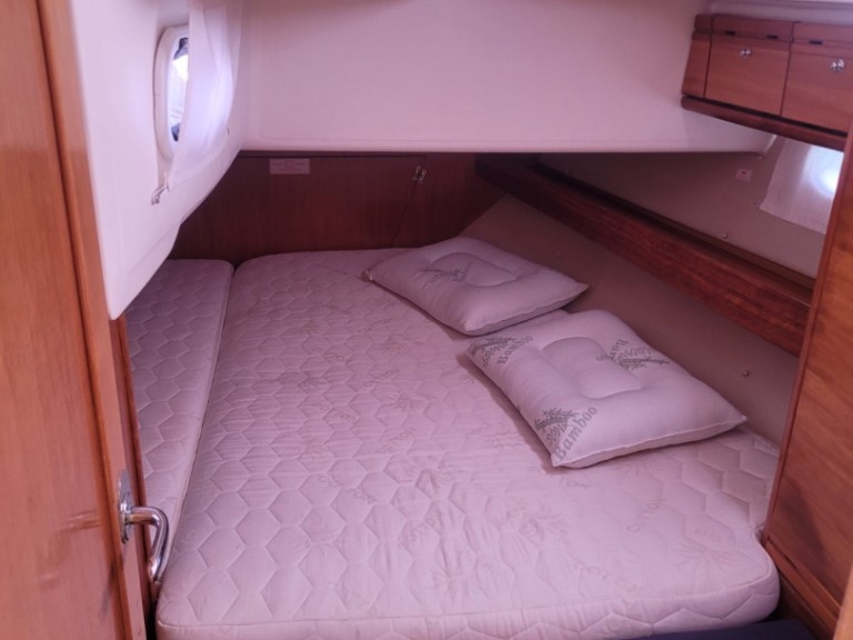 Bareboat Rental Sailboat Bavaria with a boat licence