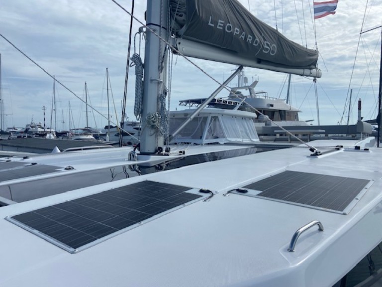 Rent a Leopard Catamarans / Robertson & Caine Leopard 50 Ao Po