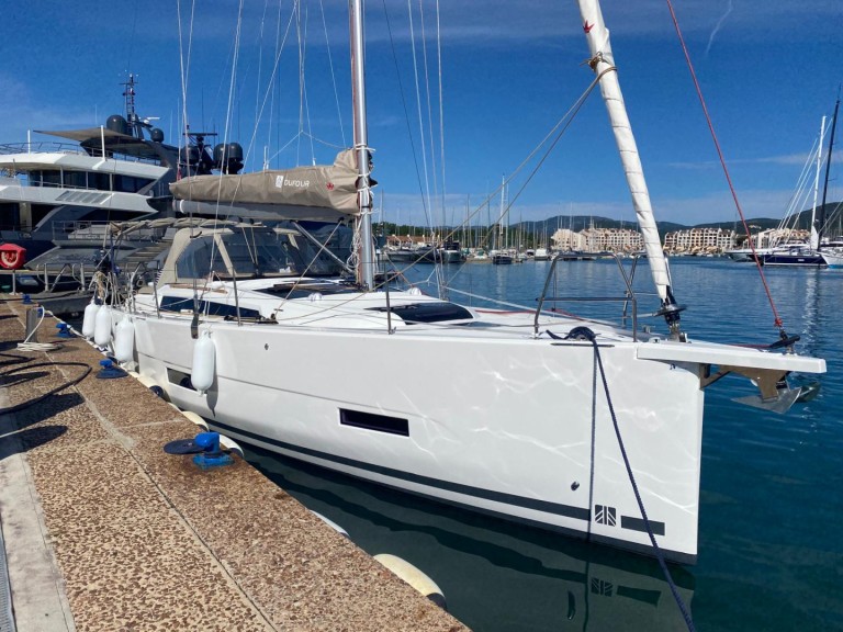 Rent a Dufour Dufour 390 Grand Large Bormes-les-Mimosas