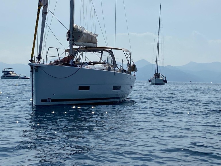 Sailboat for rent Bormes-les-Mimosas at the best price