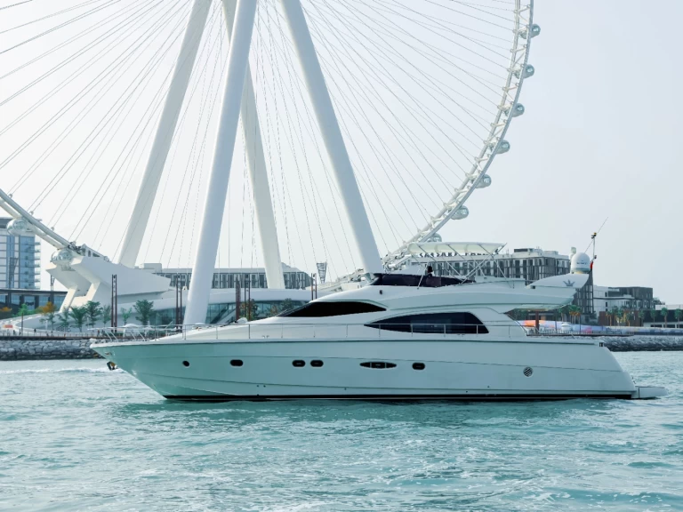 Boat rental Azimut Azimut 66 in Dubai Marina on Samboat