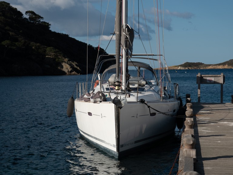 Bénéteau Oceanis 40 in Bormes-les-Mimosas on SamBoat