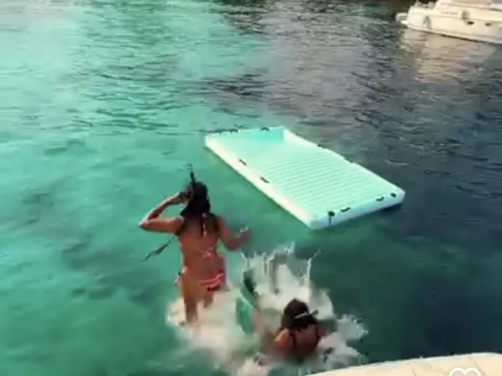 Rent a Four Winns Sundowner 285 Cannes