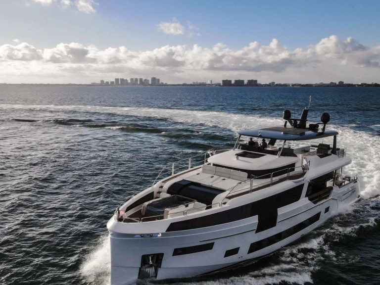 Boat rental Sirena Saint in Bahamas on Samboat