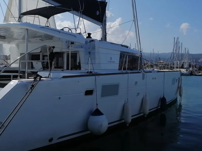 Catamaran rental with or without captain Lagoon Nikiána