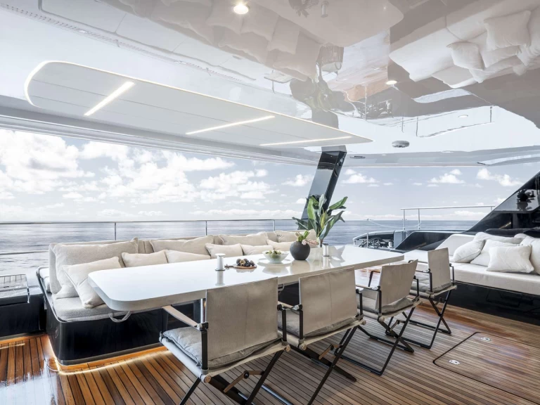 Bareboat Rental Luxury Yacht Sunreef with a boat licence