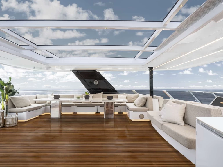 Luxury Yacht for rent Naples at the best price