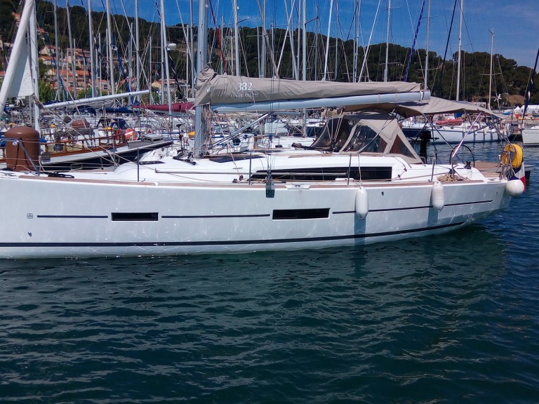 Sailboat rental in Bormes-les-Mimosas - Dufour Dufour 382 Grand Large