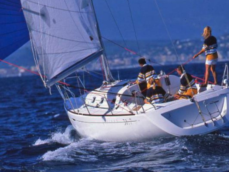 Rent a Bénéteau FIRST 31,7 La Trinité-sur-Mer