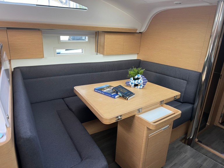 Elan Impression 45 in Alimos on SamBoat