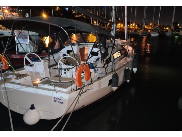 Boat rental Elan Impression 40.1 in Alimos on Samboat