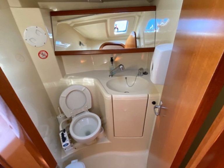 Dufour Dufour 385 Grand Large in Nikiána on SamBoat