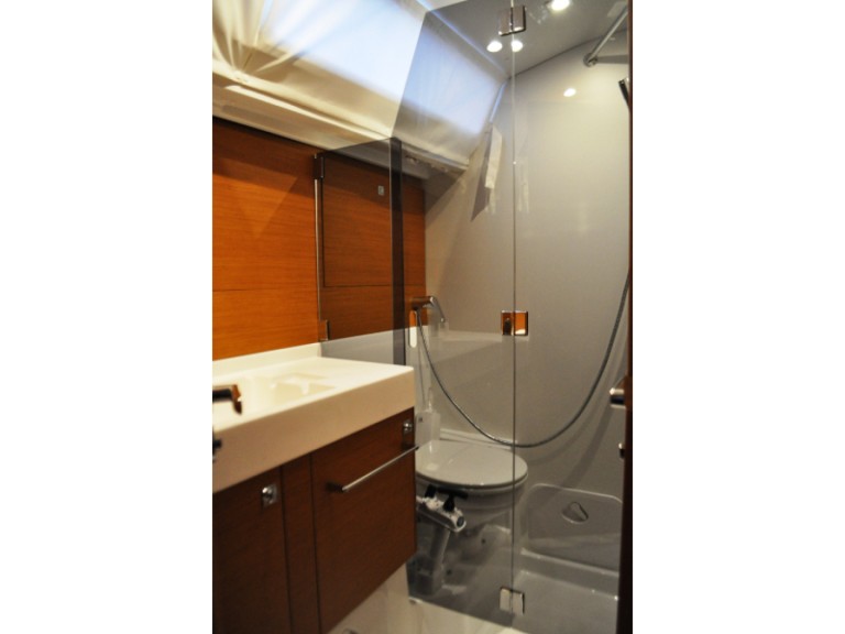 Jeanneau Sun Odyssey 519 charter bareboat or captained in  Kallithea