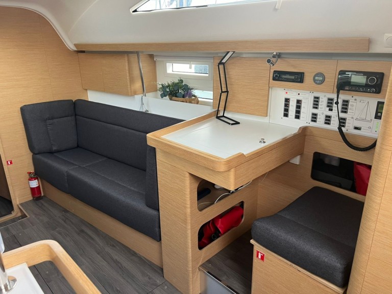 Sailboat for rent Alimos at the best price