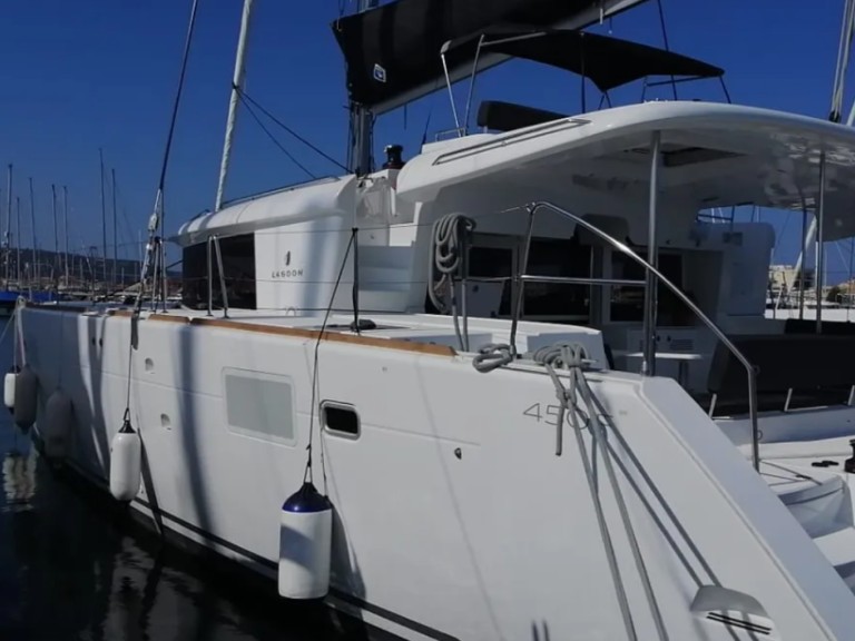 Catamaran rental with or without captain Lagoon Nikiána