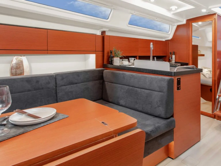 Bareboat Rental Sailboat Hanse with a boat licence