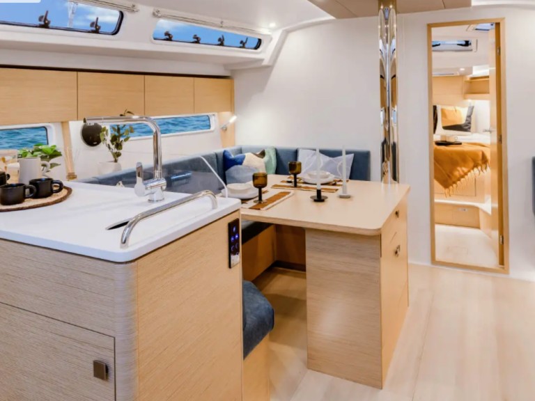 Hanse Hanse 410 in Marseille on SamBoat