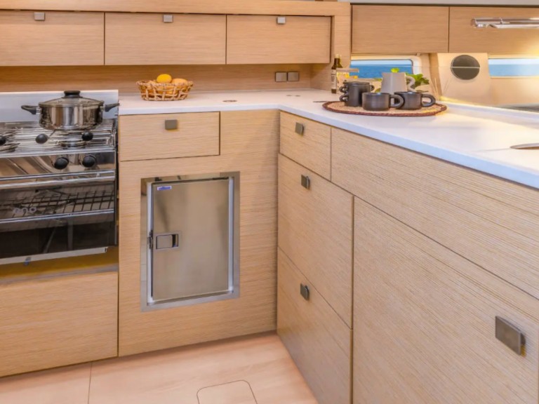 Rent a Hanse Hanse 410 Marseille