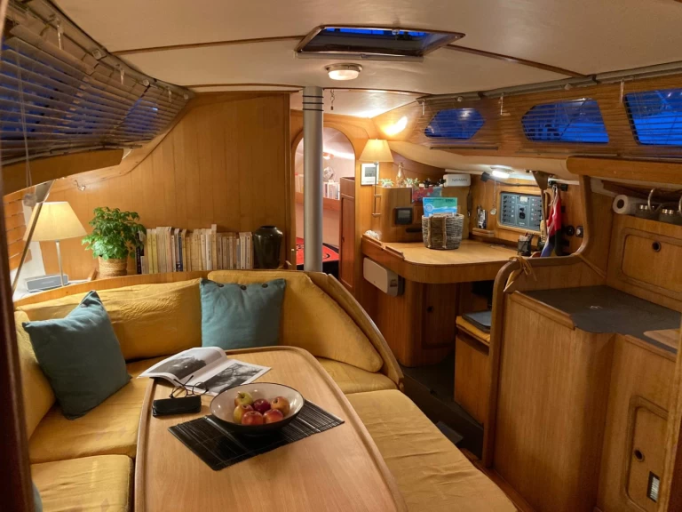 Yacht charter La Rochelle cheap Feeling 346