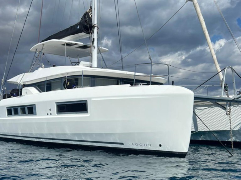 Boat rental Lagoon Lagoon 50 in Playa de Talamanca on Samboat