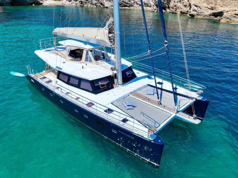 Sunreef Sunreef 620 charter bareboat or captained in  Playa de Talamanca