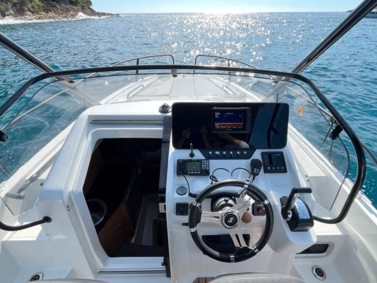 Boat rental Bénéteau Flyer 8 SUNdeck in Sanary-sur-Mer on Samboat