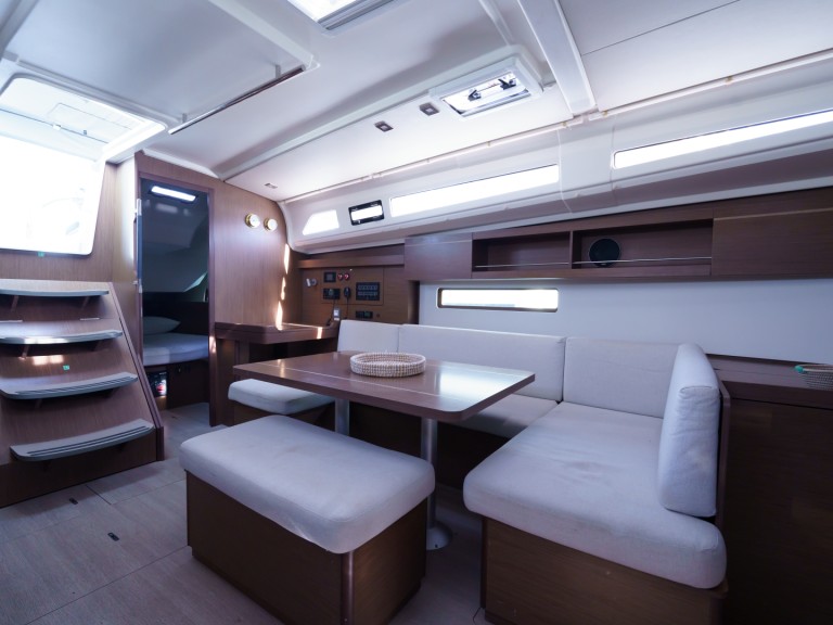 Bénéteau Oceanis 40.1 in Lefkáda on SamBoat